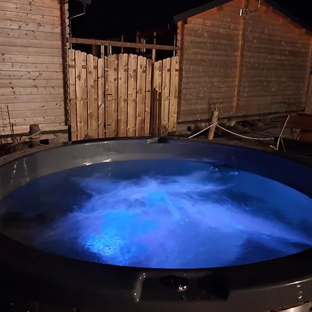 Miodowe Lato Nad Morzem Z Jacuzzi - Balia Z Hydromasazem I Basen 펜션 Bedzino
